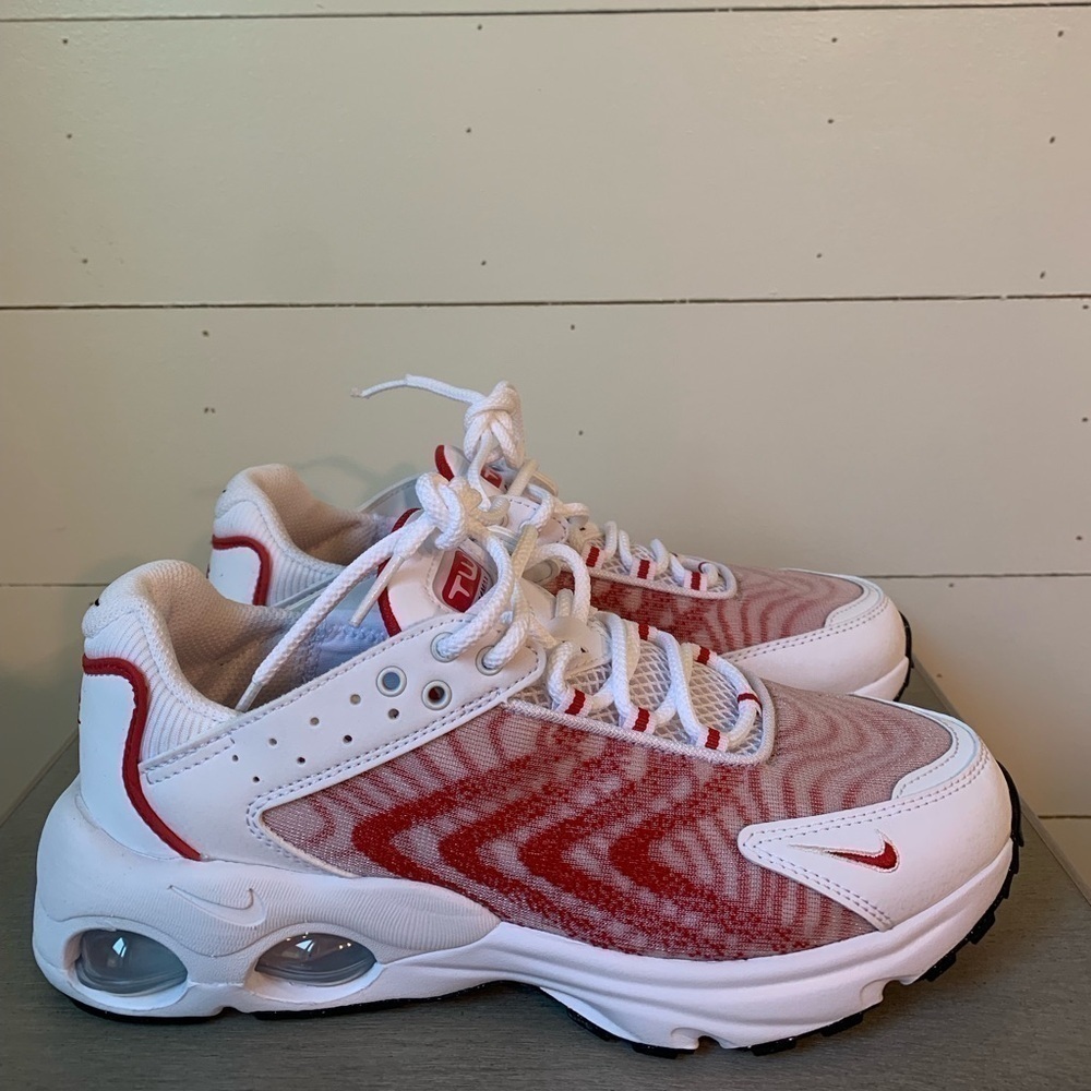 Nike Air Max TW (GS) DQ0296-104 Size: 5.5y =7 Women’s